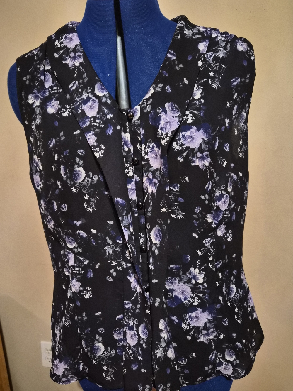 Tahari Black Sleeveless Floral Button-Front Blouse with Purple Print